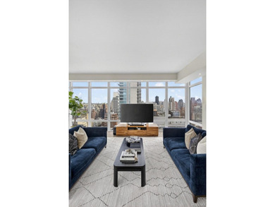 From Central Park to the East River bridges, you will be - photo 21