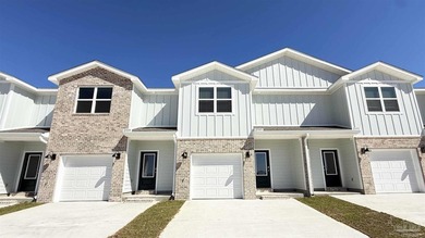 Welcome to your dream coastal retreat! Nestled in an ideal - photo 1