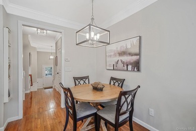 Well-appointed Brightwaters Model 2 story townhouse located in - photo 5
