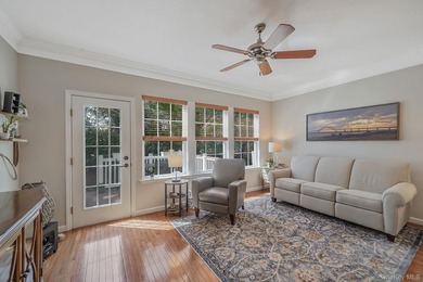 Well-appointed Brightwaters Model 2 story townhouse located in - photo 8