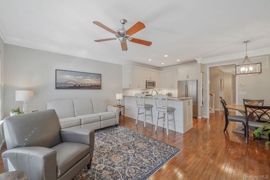 Well-appointed Brightwaters Model 2 story townhouse located in - photo 9