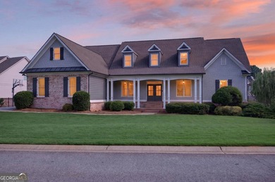 Welcome to your own private resort in the highly sought-after - photo 1