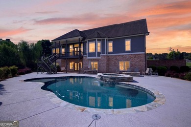 Welcome to your own private resort in the highly sought-after - photo 2