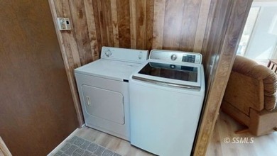A house you have got to see! This updated, well kept and - photo 12