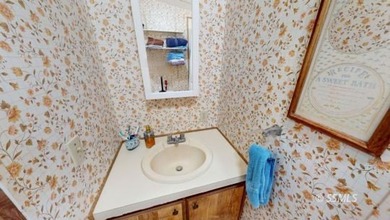A house you have got to see! This updated, well kept and - photo 20
