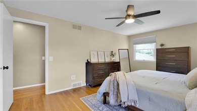 Well-maintained 1,872 sq. ft. colonial featuring 3 bedrooms, 1.5 - photo 21