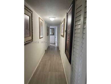 Spacious 3/2 plus Den kitchen and bathroom completely remodeled - photo 2