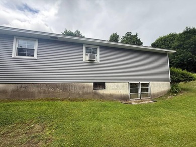 3-bedroom, 1.5-bath single-family home located in the heart of - photo 22