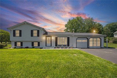 Lovely Webster Split-Level! This beautifully maintained home - photo 3