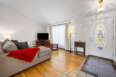 Lovely Webster Split-Level! This beautifully maintained home - photo 4