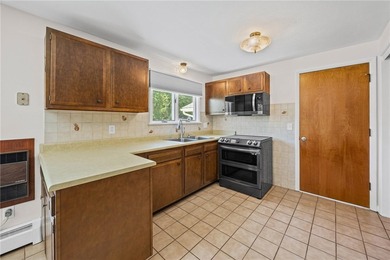 Lovely Webster Split-Level! This beautifully maintained home - photo 9