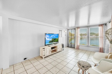 JUST LISTED!!! Lakefront 3BR/2BA with Florida room and tile - photo 11