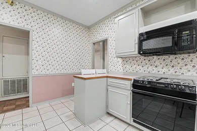 Spacious 3-bedroom, 2-bath home in the heart of Diamondhead on - photo 12
