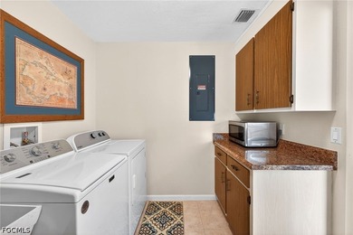 Elevated, impeccably maintained, and built with exceptional - photo 36