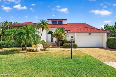 Elevated, impeccably maintained, and built with exceptional - photo 41