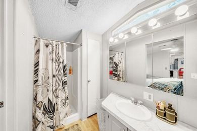 JUST LISTED!!! Lakefront 3BR/2BA with Florida room and tile - photo 41