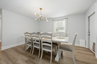 Nestled in the heart of Valparaiso, this 6 bedroom 3 bath gem - photo 11