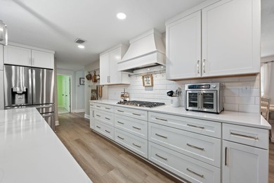 Nestled in the heart of Valparaiso, this 6 bedroom 3 bath gem - photo 15