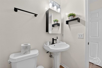 Cozy 2-bedroom, 2-bathroom townhome in Savannah's Southside - photo 22