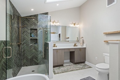Nestled in the heart of Valparaiso, this 6 bedroom 3 bath gem - photo 34