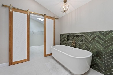 Nestled in the heart of Valparaiso, this 6 bedroom 3 bath gem - photo 35