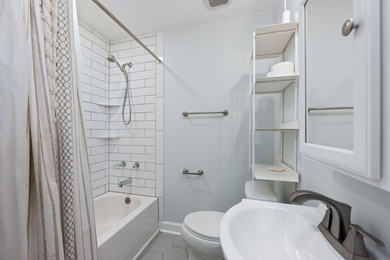Nestled in the heart of Valparaiso, this 6 bedroom 3 bath gem - photo 41