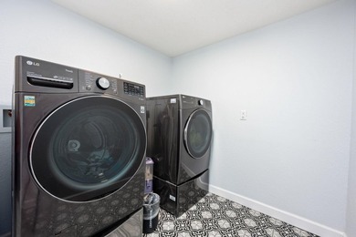 Nestled in the heart of Valparaiso, this 6 bedroom 3 bath gem - photo 44
