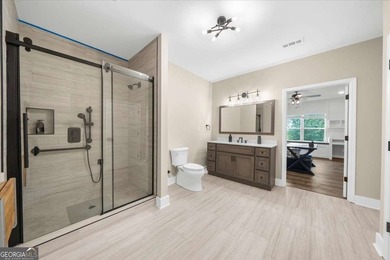 You will be AMAZED at this private, almost NEW construction home - photo 45