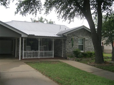 YOU MUST SEE THIS CHARMING HOME! Full of character and decorated - photo 2