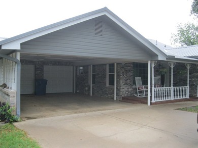 YOU MUST SEE THIS CHARMING HOME! Full of character and decorated - photo 4
