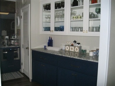 YOU MUST SEE THIS CHARMING HOME! Full of character and decorated - photo 8
