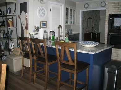 YOU MUST SEE THIS CHARMING HOME! Full of character and decorated - photo 10