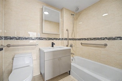 Featuring 660 sq ft of living space, plus a private 55 sq ft - photo 5