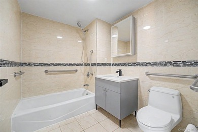 Featuring 660 sq ft of living space, plus a private 55 sq ft - photo 6