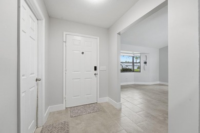 Welcome to this freshly painted 2-bedroom, 2-bathroom pool home - photo 12