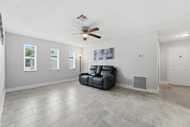 Welcome to this freshly painted 2-bedroom, 2-bathroom pool home - photo 14