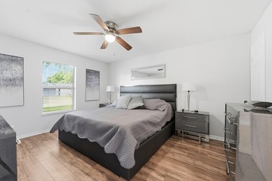 Welcome to this freshly painted 2-bedroom, 2-bathroom pool home - photo 21