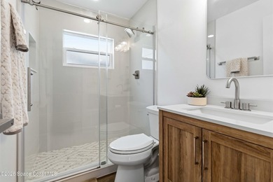 This beautiful home has a lot to offer. New roof, newer AC, new - photo 21