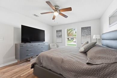 Welcome to this freshly painted 2-bedroom, 2-bathroom pool home - photo 22