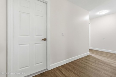 This beautiful home has a lot to offer. New roof, newer AC, new - photo 23