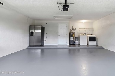 This beautiful home has a lot to offer. New roof, newer AC, new - photo 24