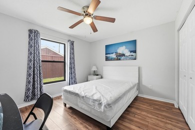 Welcome to this freshly painted 2-bedroom, 2-bathroom pool home - photo 25