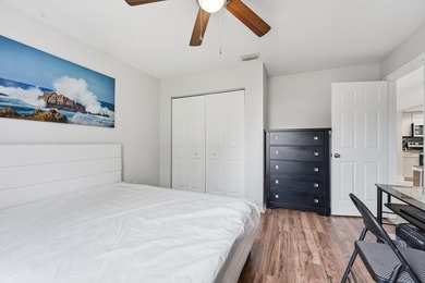 Welcome to this freshly painted 2-bedroom, 2-bathroom pool home - photo 26