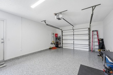Welcome to this freshly painted 2-bedroom, 2-bathroom pool home - photo 28