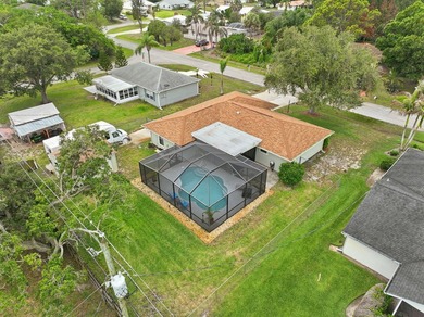Welcome to this freshly painted 2-bedroom, 2-bathroom pool home - photo 40