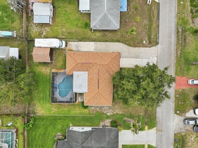 Welcome to this freshly painted 2-bedroom, 2-bathroom pool home - photo 46