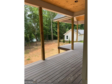 Modern farmhouse luxury on Lake Hartwell! This custom-built - photo 6