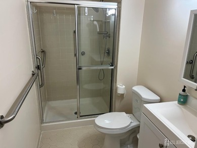 Highly Sought After Yardley Model. 2 Bedrooms, Huge Living Room - photo 22