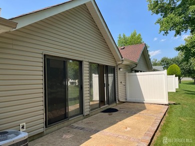 Highly Sought After Yardley Model. 2 Bedrooms, Huge Living Room - photo 31