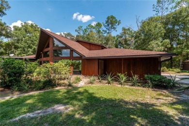 Lake Home For Sale in Dunnellon, Florida